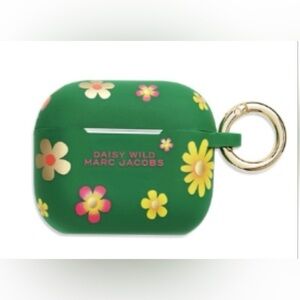 Marc Jacobs Daisy Green 3rd Gen AirPods Case 
NIB 🌼🌼🌼